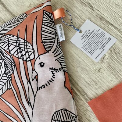 Bouillotte rectangulaire en graines de lin bio / Jungle perroquet / corail blanc – Image 3