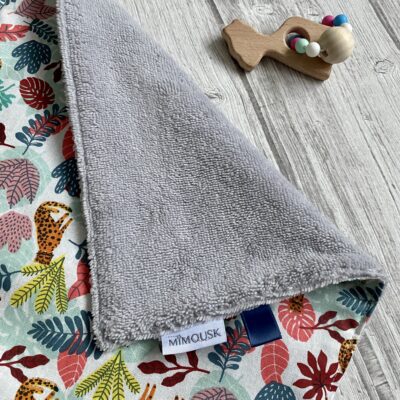 Serviette élastiquée coton et éponge bambou / Léopard jungle – Image 3