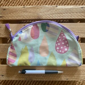 Trousse demi-lune enduite, Gouttes coloris pastel
