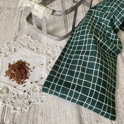 Bouillotte longue XL pour cervicales en graines de lin bio, vert sapin carreaux blancs – Image 3