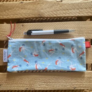 Trousse longue enduite, motif nageuses