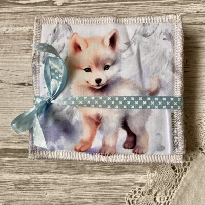 Box naissance Loup 4 produits: couverture, bavoir, lingettes, doudou anneau de dentition – Image 7