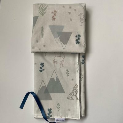 Tapis à langer nomade / forêt d'hiver origami – Image 5