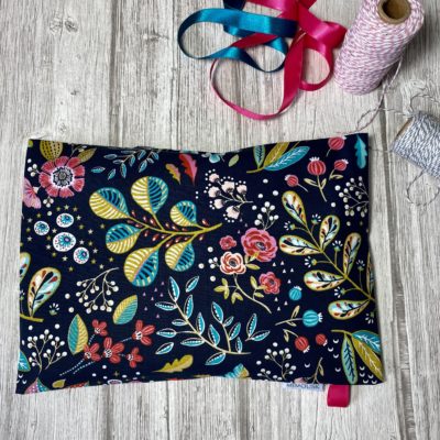 Bouillotte rectangulaire, motif fleurs ancolies, marine