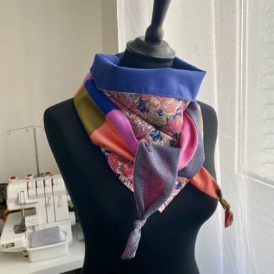 Foulard triangle 4 / Carreaux Liberty / marine rose