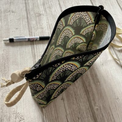 Trousse toilette enduite MM/ Noir, Vert, Doré – Image 3