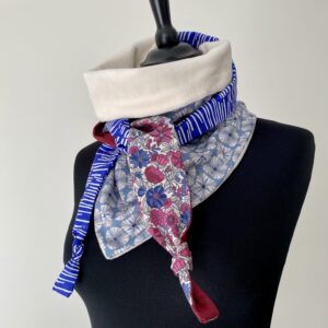 Foulard triangle doudou / Fleuri bordeaux bleu outremer lekker