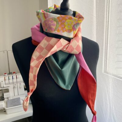 Foulard triangle 6 / Liberty fauvism damier/ jaune rose orange vert – Image 2