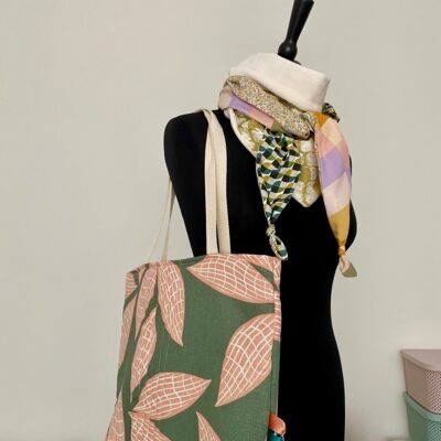 Foulard triangle doudou / cacahuète et liberty / vert mousse damier pastel – Image 8