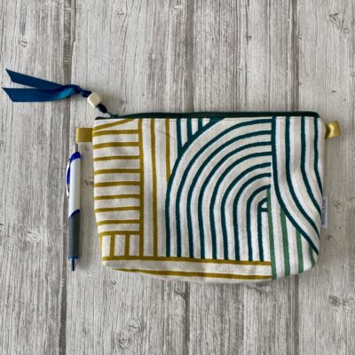 Grande trousse "Courbes" / Tissu épais. Ecru/Vert – Image 3