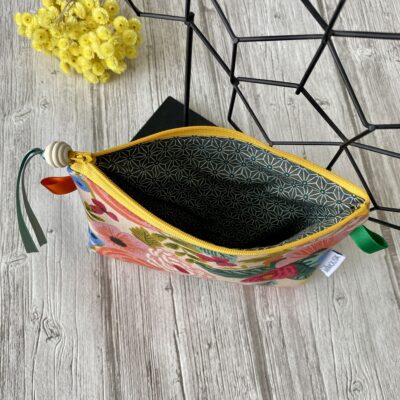 Trousse brodée / Fleurs Rifle / jean bleu, rose jaune vert orange – Image 3