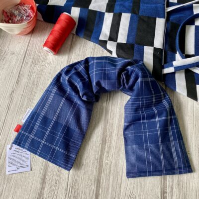 Bouillotte longue XL pour cervicales en graines de lin bio/ carreaux marine