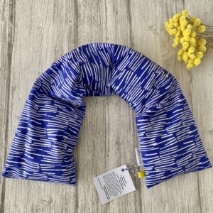 Bouillotte longue XL pour cervicales en graines de lin bio/ lekker marine blanc