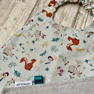 Serviette élastiquée coton et éponge bambou / Ecureuils, ciel gris – Image 2