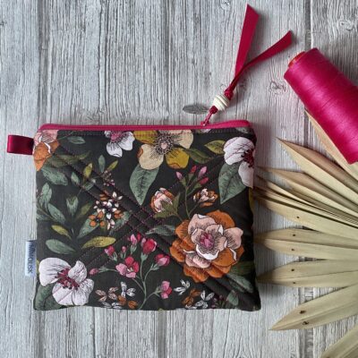 Pochette matelassée / Fleurs rétro Candice / chocolat rose – Image 4