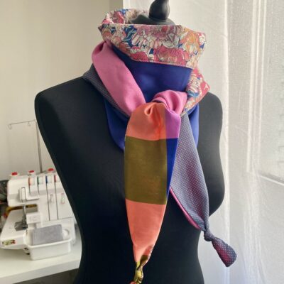 Foulard triangle 4 / Carreaux Liberty / marine rose – Image 3