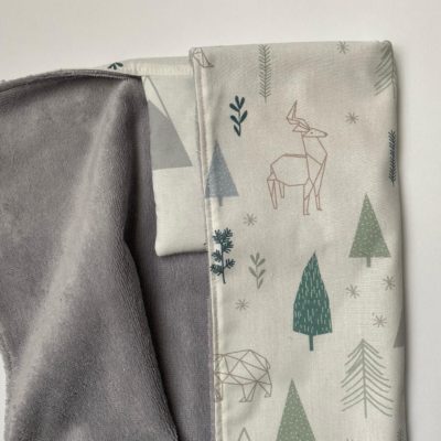 Tapis à langer nomade / forêt d'hiver origami – Image 4