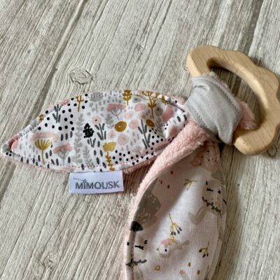 Hochet oreilles / Anneau de dentition bois nuage - Betya rose gris – Image 2