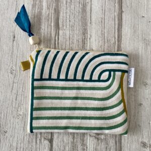 Trousse plate "Courbes" / Tissu épais, doublure roudoudou. Ecru/Vert