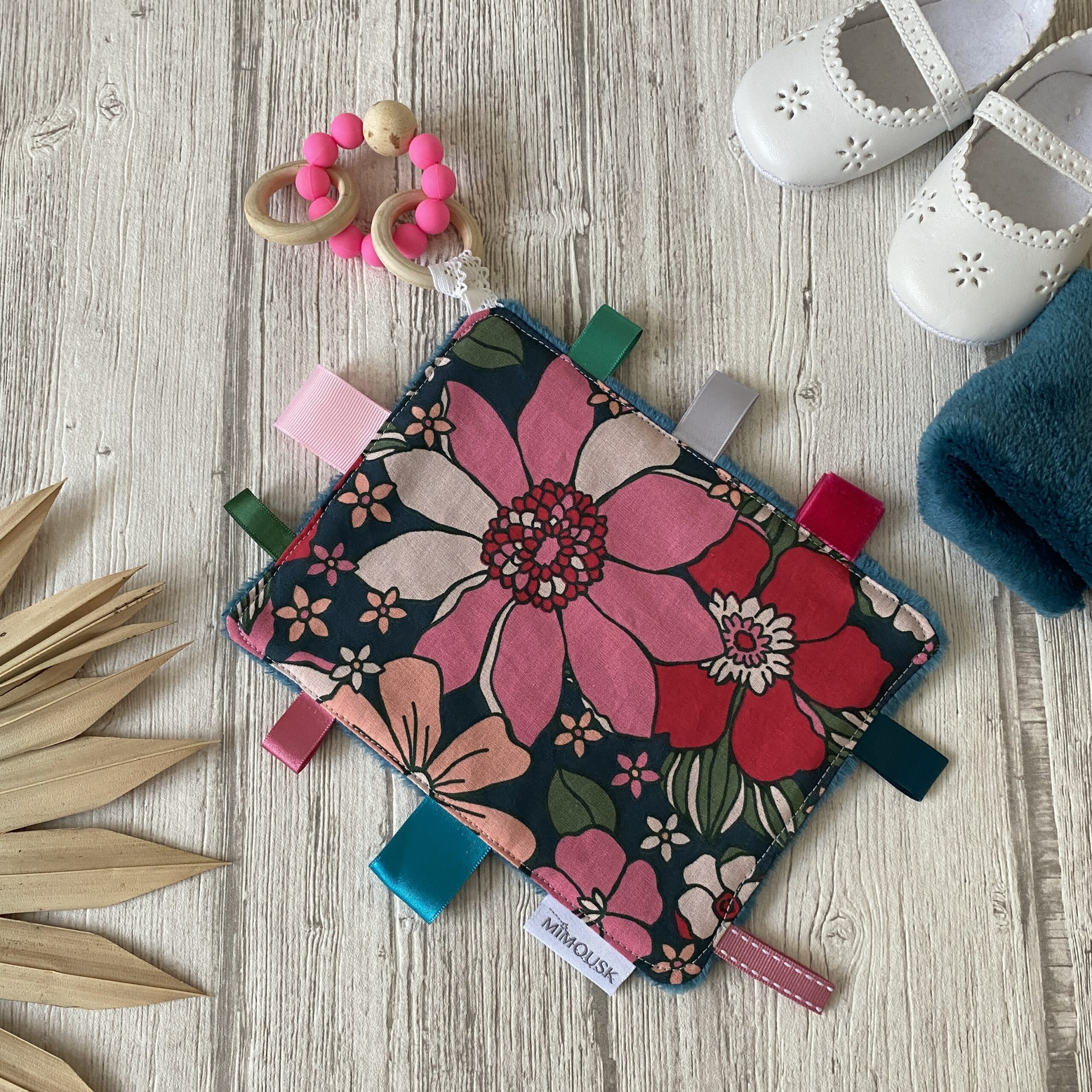 Doudou anneau de dentition, bois et silicone/ Fleurs retro sunflower / rose rouge vert