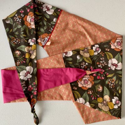 Foulard triangle 2 / fleurs vintage Candice, éventails / corail fuschia brun – Image 3