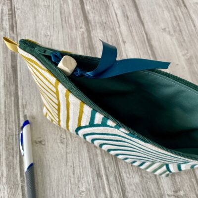 Grande trousse "Courbes" / Tissu épais. Ecru/Vert – Image 2