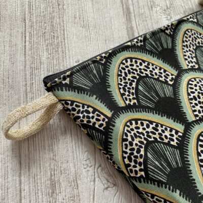 Trousse toilette enduite MM/ Noir, Vert, Doré – Image 2