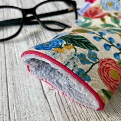 Etui à lunettes / Petites fleurs Rifle / Beige, bleu, rose, jaune, vert – Image 2