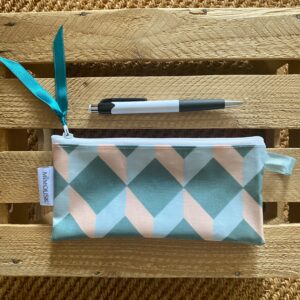 Trousse longue enduite, Cubes, vert/ciel/rose