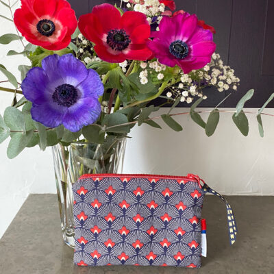 Pochette doublée, motif art déco, rouge et marine – Image 2