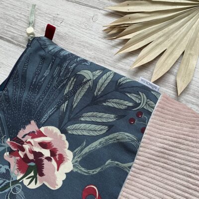 Sac motif fleuri retro bleu vert, velours rose – Image 3