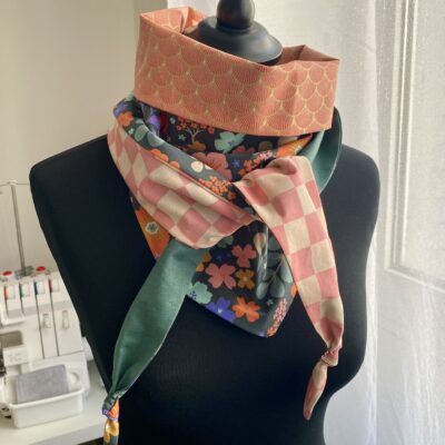 Foulard triangle 8 / Floral dolores damier éventails/ rose vert corail