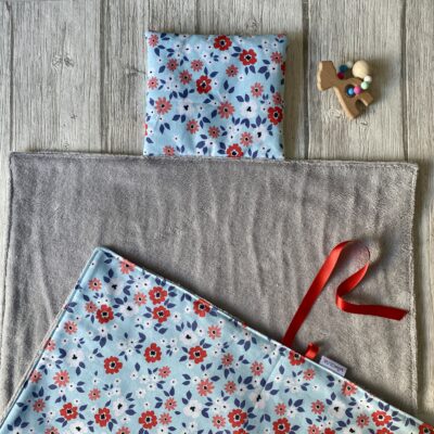 Tapis à langer nomade / fleurs pop / rouge ciel – Image 2