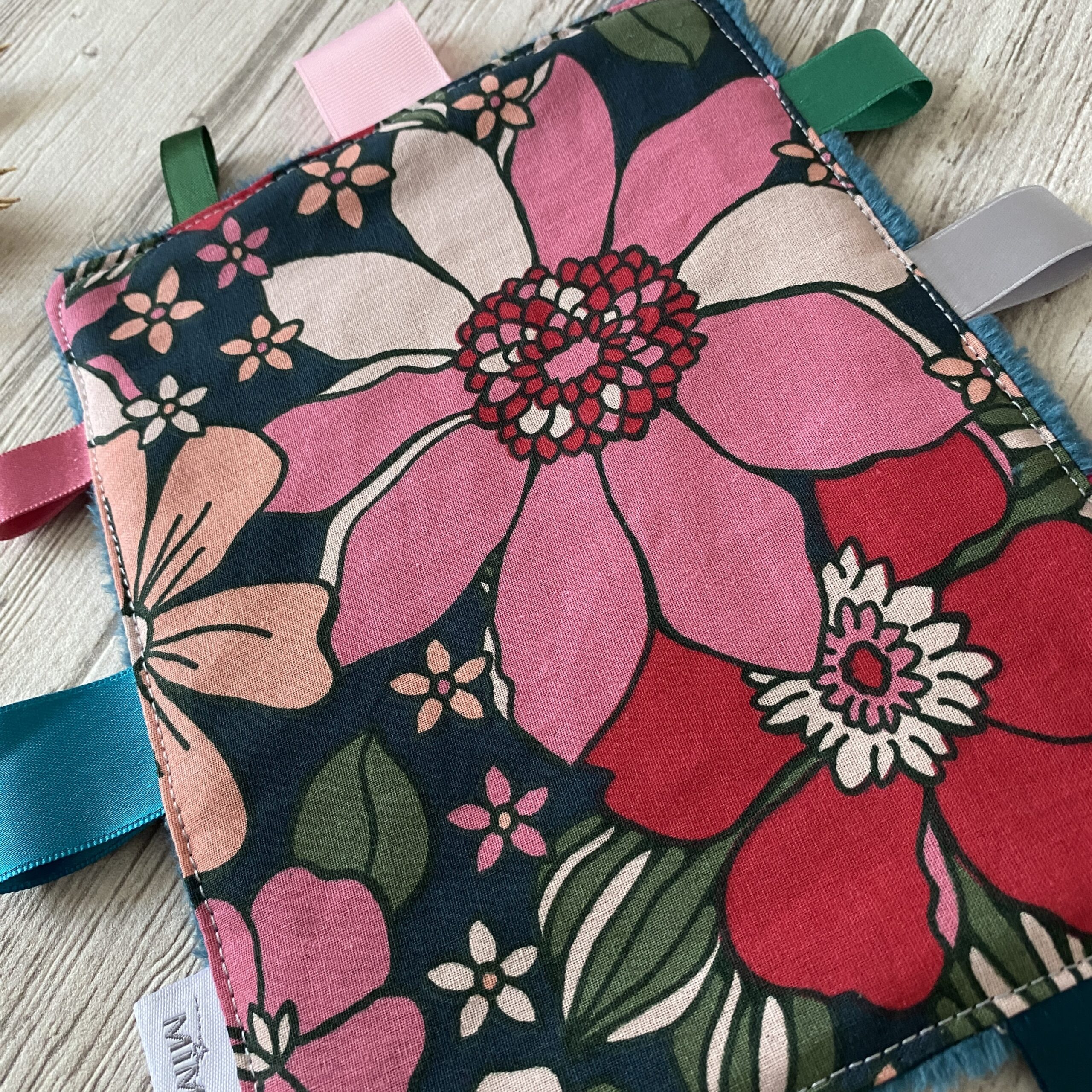 Doudou anneau de dentition, bois et silicone/ Fleurs retro sunflower / rose rouge vert – Image 3