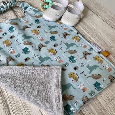 Serviette élastiquée coton et éponge bambou / Chats Meow / Ciel – Image 2