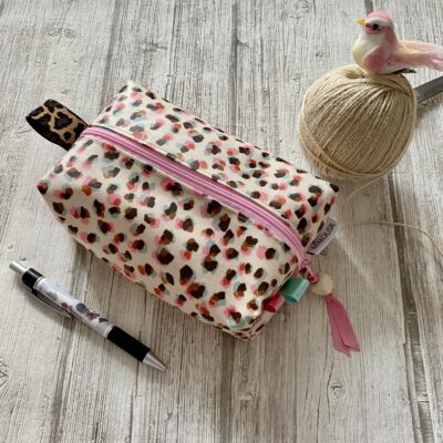 Trousse toilette enduite cube/ Confetti / Léopard rose, beige, ciel – Image 4
