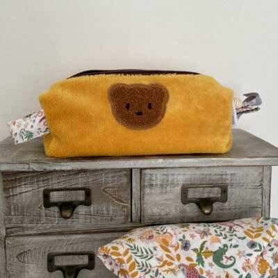 Trousse carrée éponge bambou / Patch nounours / Moutarde