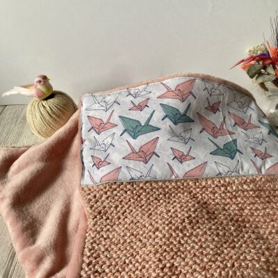 Couverture tricotée main et polaire - Grues origami / Rose blanc Ciel