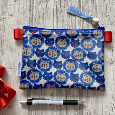 Trousse enduite enfant / Lions / Bleu rouge – Image 3