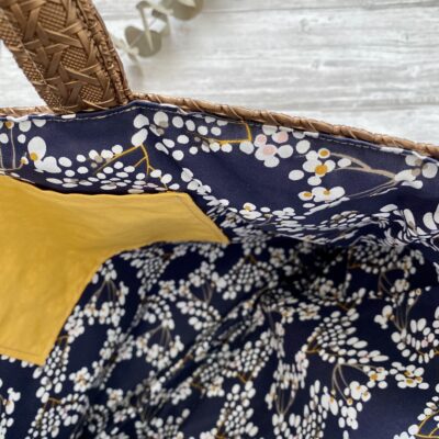Grand sac cabas simili cannage et oiseaux, coloris marron cuivré – Image 5