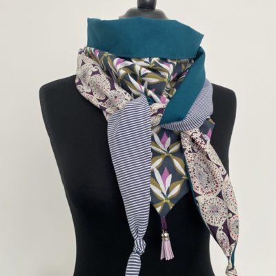 Foulard triangle Liberty, rayé, grosses fleurs imoya / indigo, canard, violet