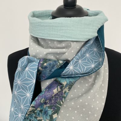 Foulard triangle Liberty, pois, origami et double-gaze/ bleu-gris-vert