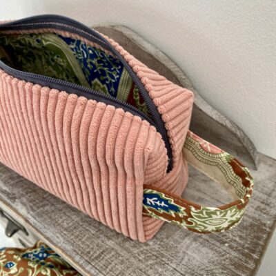 Trousse carrée velours / Rose, doublure tissu indien vert rose bleu
