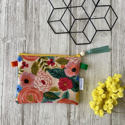 Trousse brodée / Fleurs Rifle / jean bleu, rose jaune vert orange