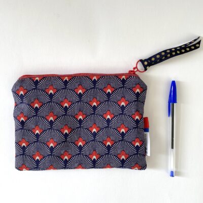 Pochette doublée, motif art déco, rouge et marine – Image 5