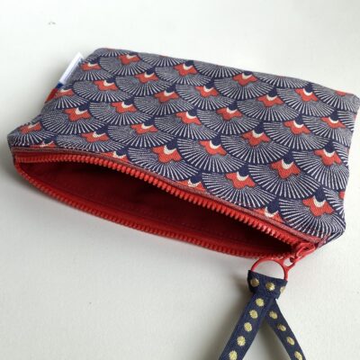 Pochette doublée, motif art déco, rouge et marine