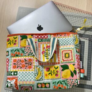 Sac matelassé, housse ordinateur / Smoothie, jaune rose vert corail