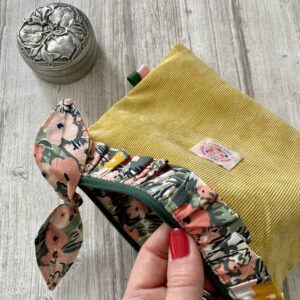 Pochette velours froufrou/ Moutarde, rose, vert