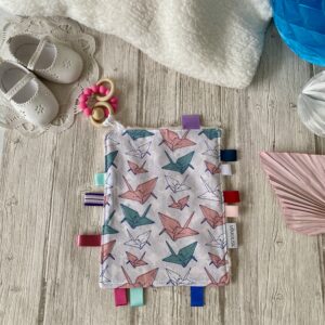 doudou etiquettes tissu et polaire avec anneau de dentition perles silicone sans bpa idee cadeau naissance