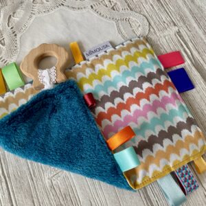 doudou-etiquettes anneau de dentition bois vagues multicolore